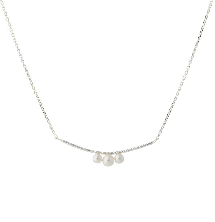 Campur Silbercollier mit drei Süßwasserperlen aus 925er Silber, Kette 40+5 cm verstellbar.