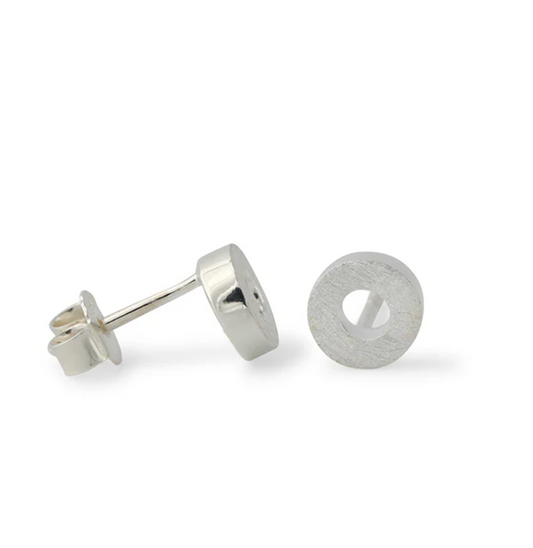 Silberohrstecker Donut single aus 925 Sterlingsilber, minimalistischer, handgefertigter Ohrschmuck aus Deutschland.