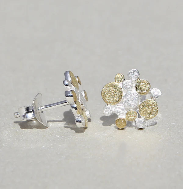 Ohrstecker Constella 10 mm aus 925 Sterlingsilber, 18ct Gelbvergoldung, zweifarbiger Cluster aus Kreiselementen.