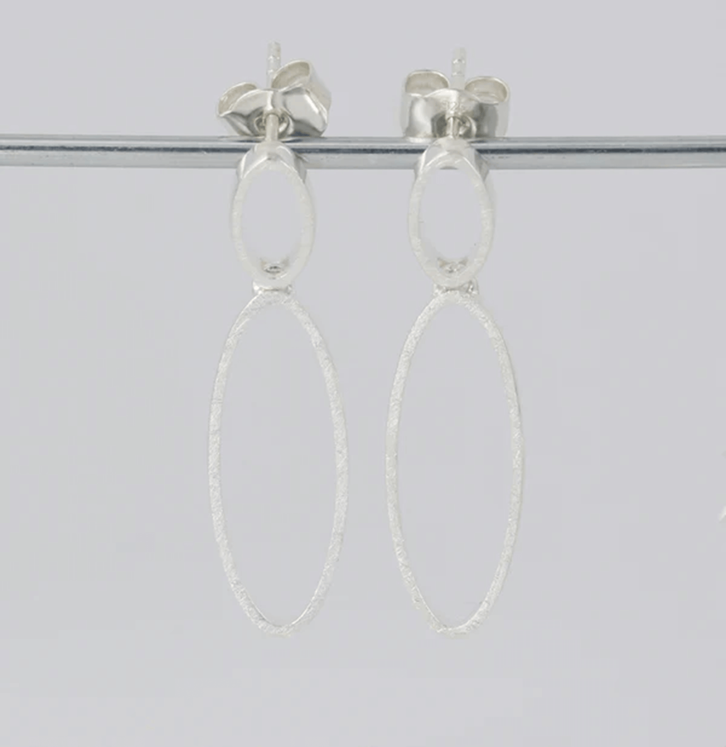 Silberohrstecker Ovallure: lange offene Ovale als Ohrhänger, aus 925er Sterling-Silber, filigranes luftiges Design