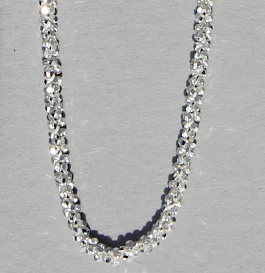 Halskette RIVA aus 925 Silber, feine strukturierte Unisex-Kette, 1,4 mm Breite, diamantierte Optik.