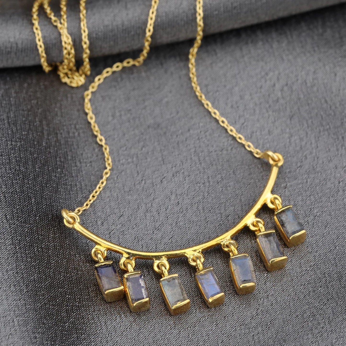 Labradorit Edelsteinkette vergoldet aus 925 Silber – MadamLili, sieben facettierte Labradorit-Steine