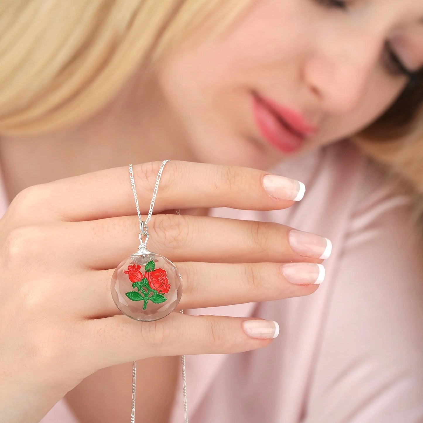 Rose Glas Anhänger mit Kette 925 Silber von MadamLili – roter Rose im Glasanhänger.