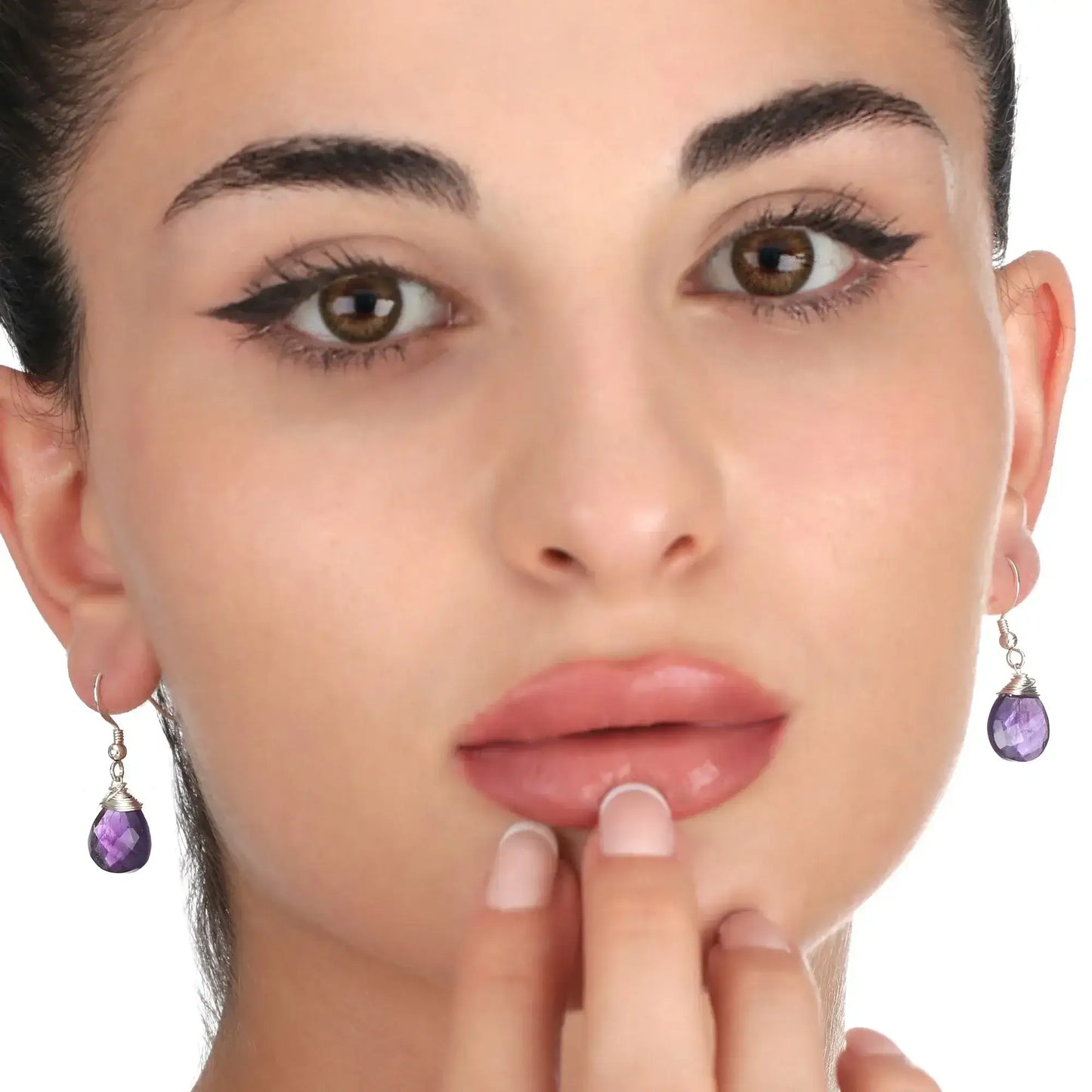 Handgefertigte Amethyst-Tropfen-Ohrringe aus 925 Sterling Silber mit facettiertem violettem Stein.