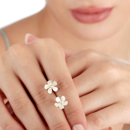 Butterblumen Ohrstecker aus 925er Silber von MadamLili, zarte Blüten mit goldener Mitte