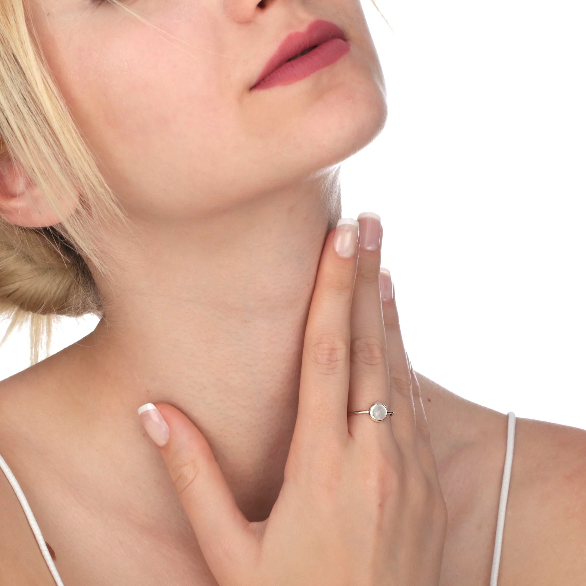 Silberring mit rundem Perlmutt von MadamLili - minimalistischer Silberschmuck, zarte Basis