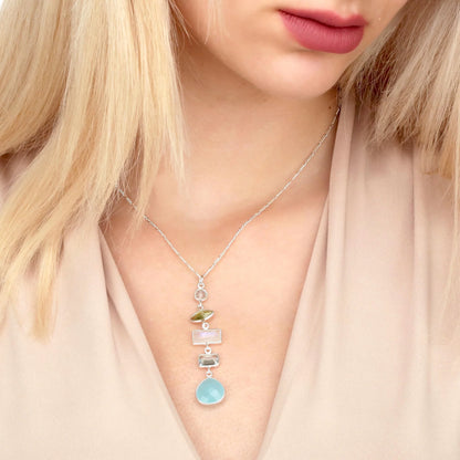 925er Silberkette mit Multi Edelstein Anhänger von MadamLili an Modell mit facettiertem Aquamarin