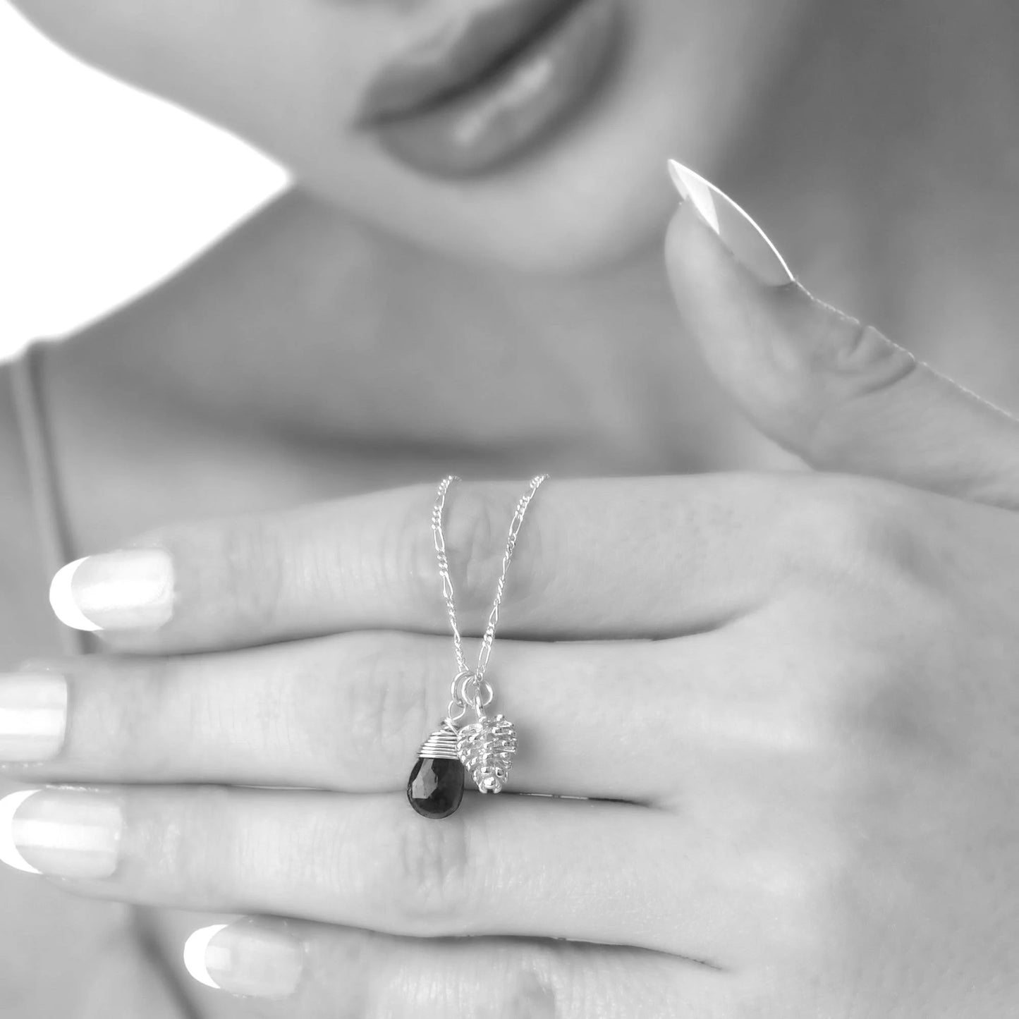 Silberkette mit Moldavit Tropfen – Tannenzapfen-Anhänger, MadamLili Schmuck