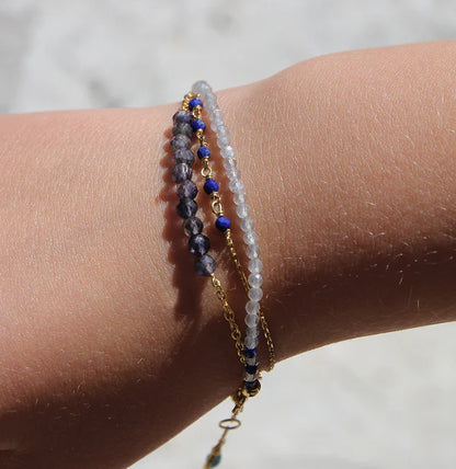 Campur: Vergoldetes Silberarmband mit Granat & Labradorit, handgefertigt in Deutschland