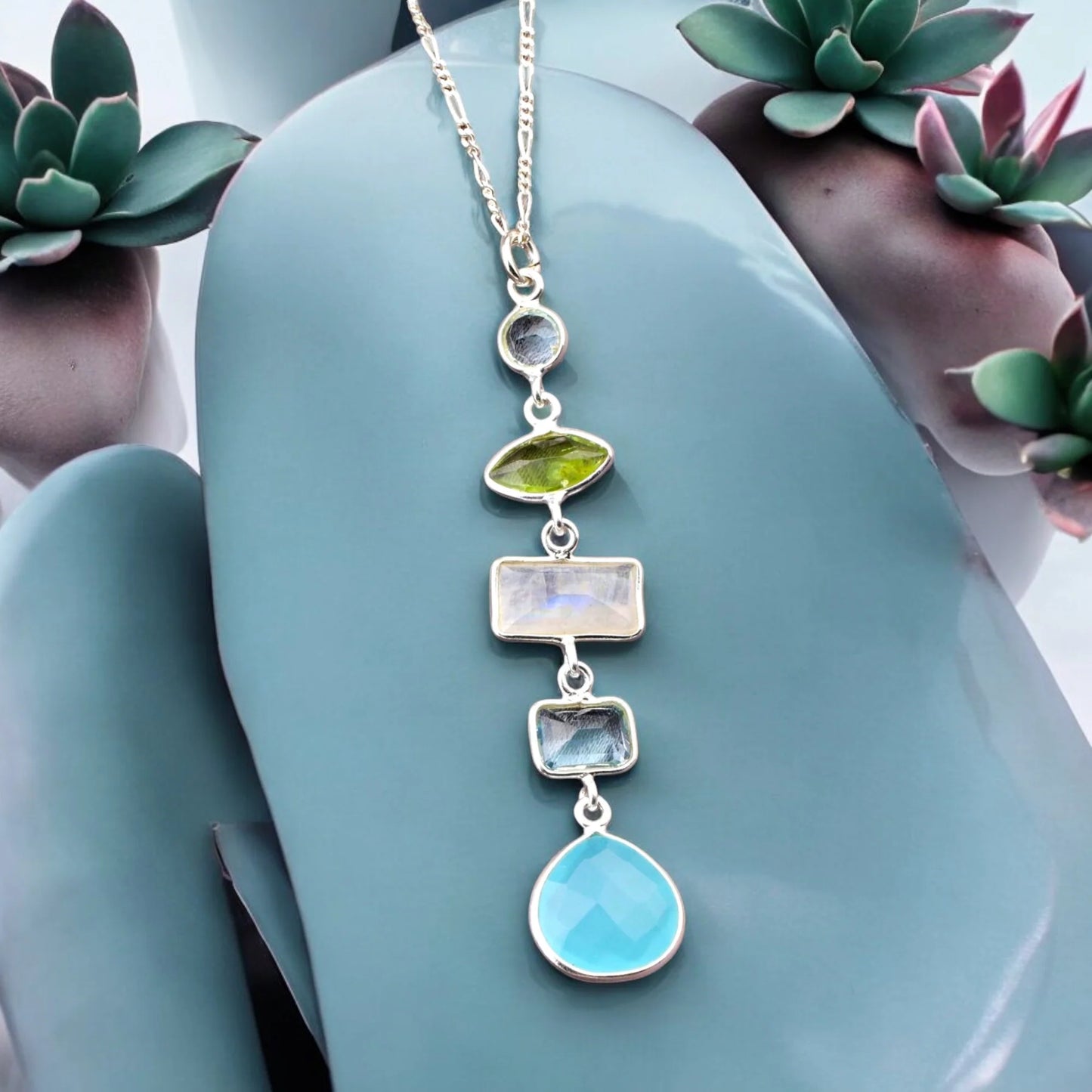 925er Silberkette mit Multi Edelstein Anhänger von MadamLili, Aquamarin, Peridot, Mondstein und Chalcedon