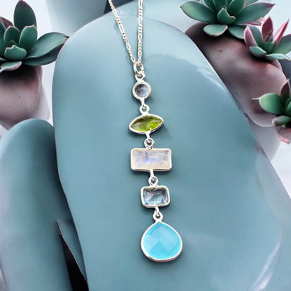 925er Silberkette mit Multi Edelstein Anhänger von MadamLili, Aquamarin, Peridot, Mondstein und Chalcedon