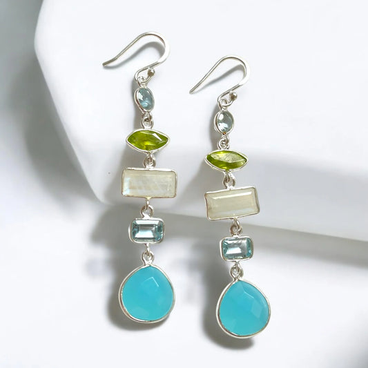 Silberohrringe mit bunten Edelsteinen: Aquamarin, Chalcedon, Peridot, türkisfarbene Tropfen