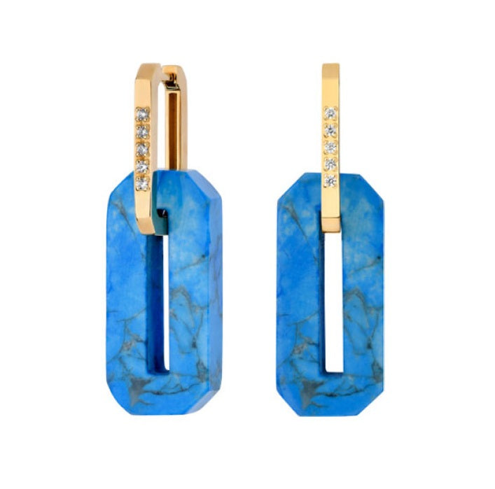 Vergoldete Creolen mit Zirkonia und Blue Howlith vereinen italienisches Design und Eleganz in Gold.