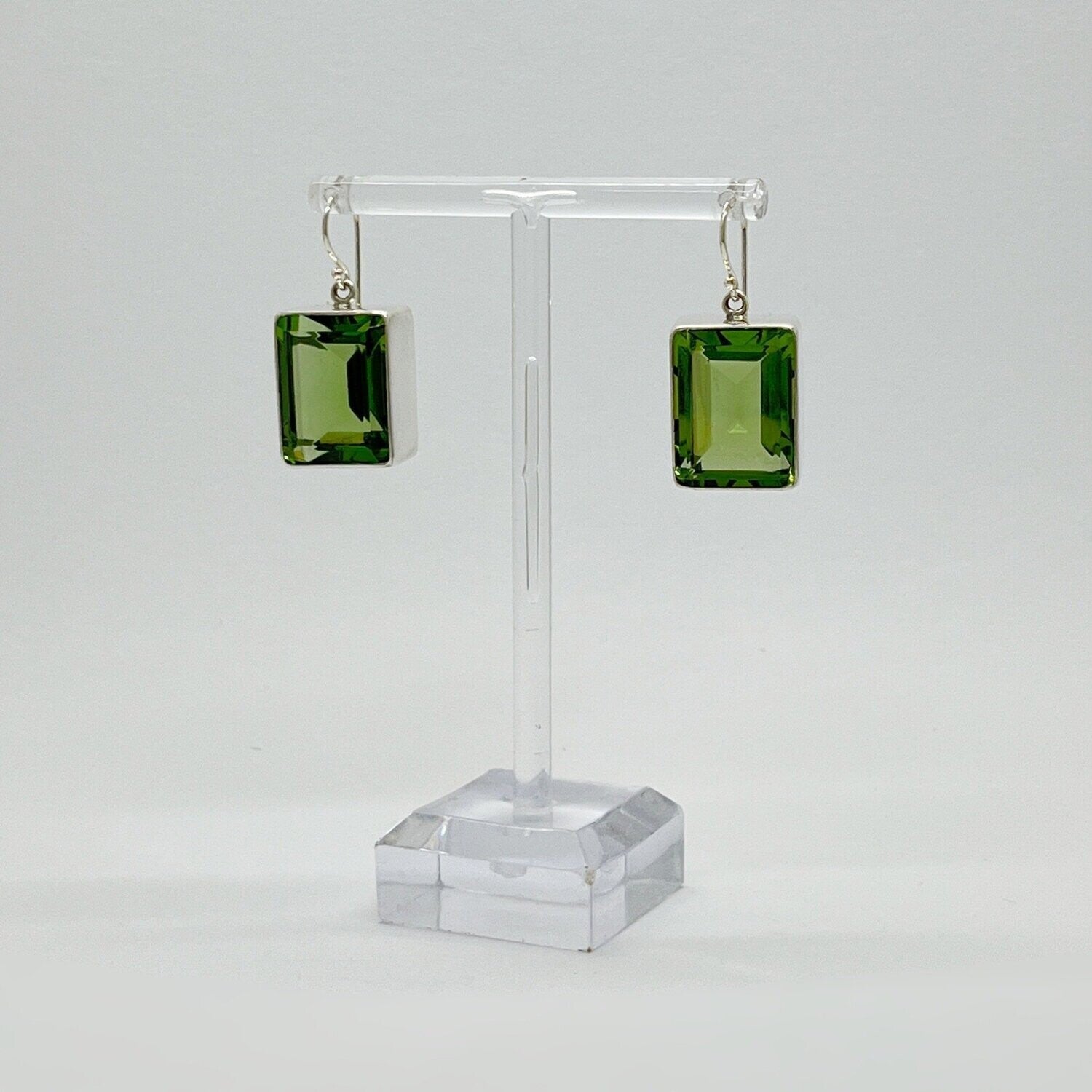 Ohrhänger Obsidian lichtgrün rechteckig 1,5 × 2 cm, facettiert, Schutz, Klarheit, innere Balance