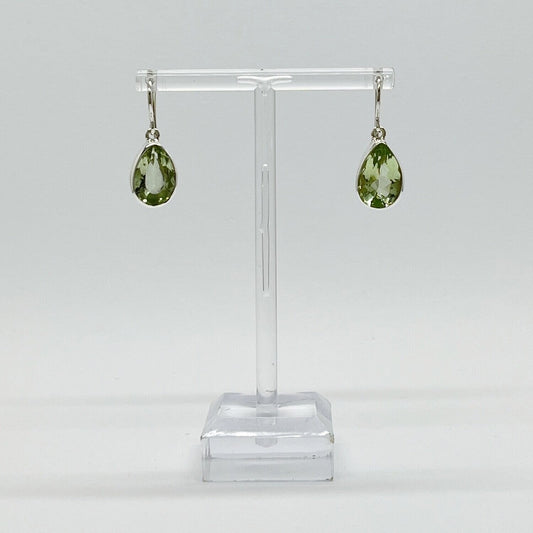 Ohrhänger Obsidian lichtgrün, tropfenförmig, facettiert, 1 x 1,5 cm, silberne Ohrhaken