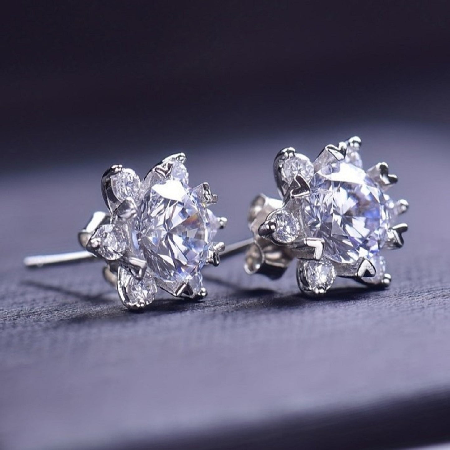 Moissanit Ohrstecker 0,80 Ct im Blumenmuster - Perla d'Oro