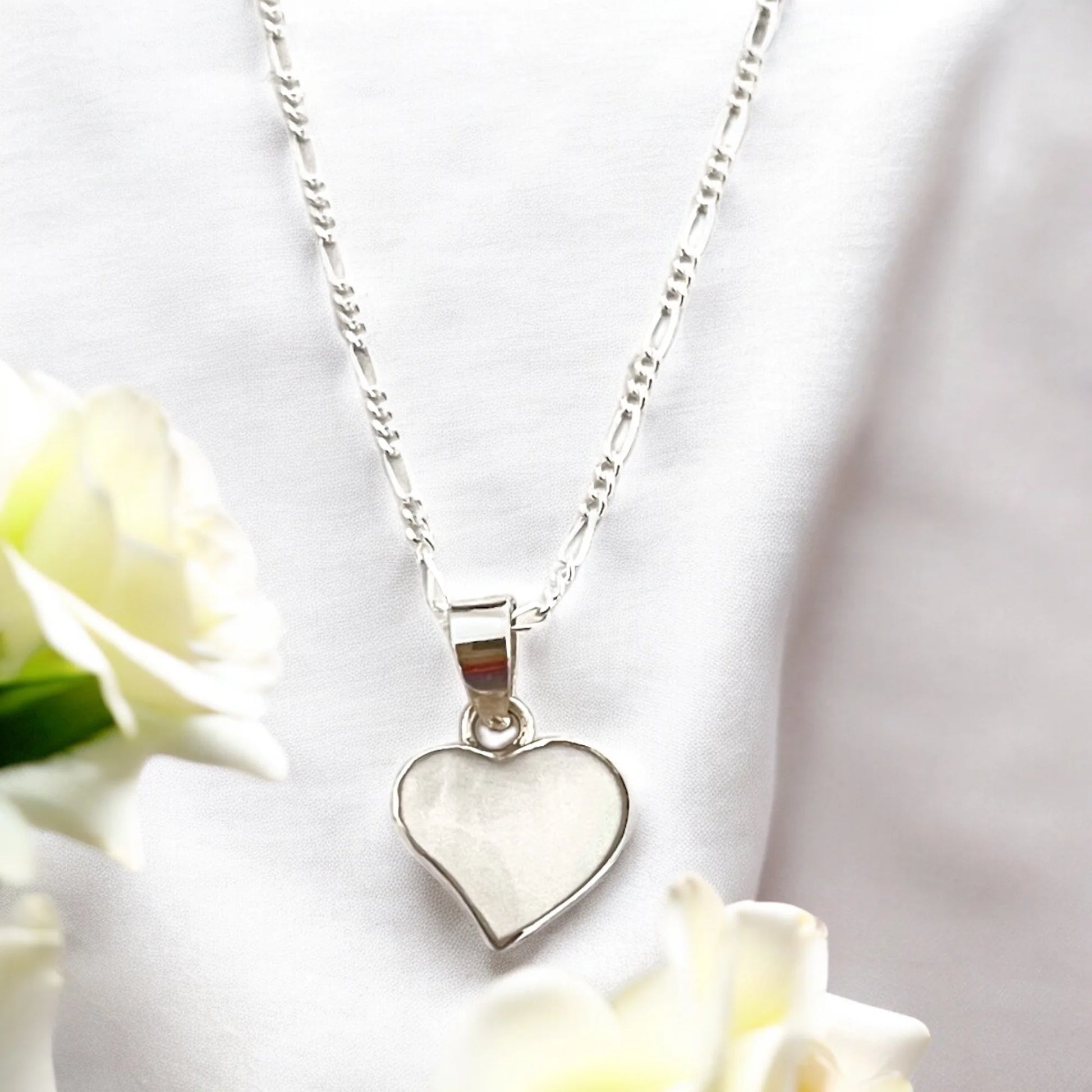 Silberkette mit Perlmutt Herz Anhänger – MadamLili, handgefertigt in Deutschland, 925 Sterling Silber.