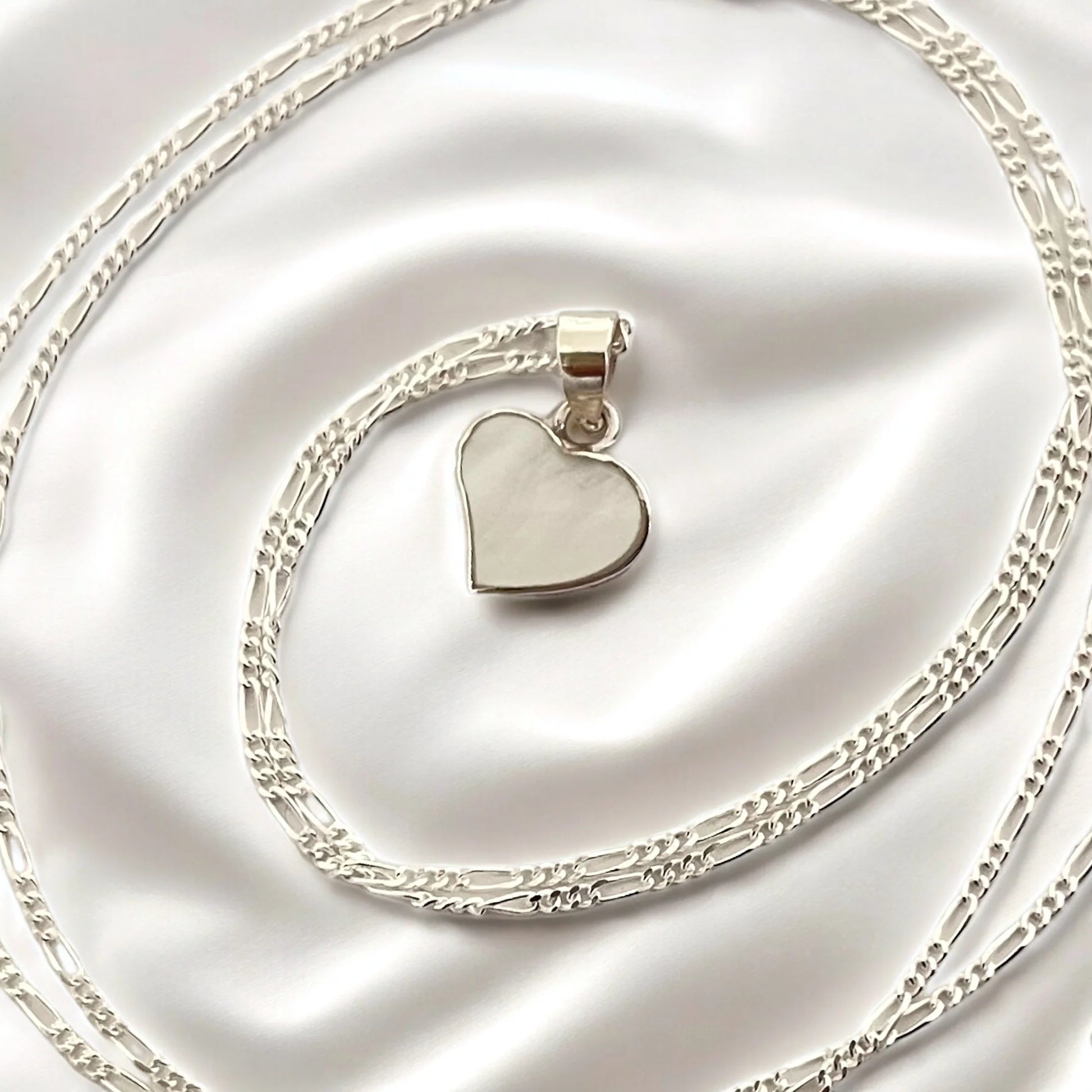 Silberkette mit Perlmutt Herz Anhänger von MadamLili – handgefertigt in Deutschland