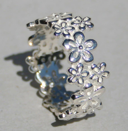 Silberring Little Flower mit feinem Blumenmotiv aus 925 Sterlingsilber