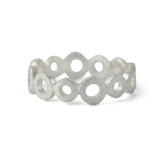 Silberring Donut single aus 925 Sterlingsilber, modernes Donut-Design, handgefertigt in Deutschland.