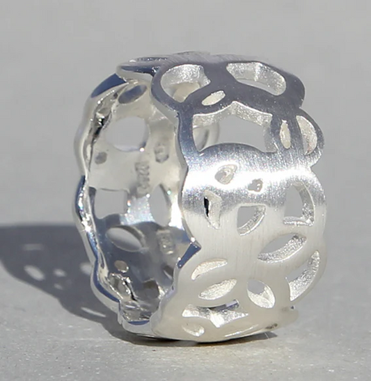 Silberring Marrakesch aus 925 Sterling Silber mit durchbrochenem, orientalisch inspiriertem Ornament und feiner Struktur.