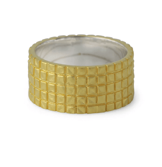 Silberring Kachel, 18kt vergoldet – breiter Ring mit quadratischem Kachelrelief