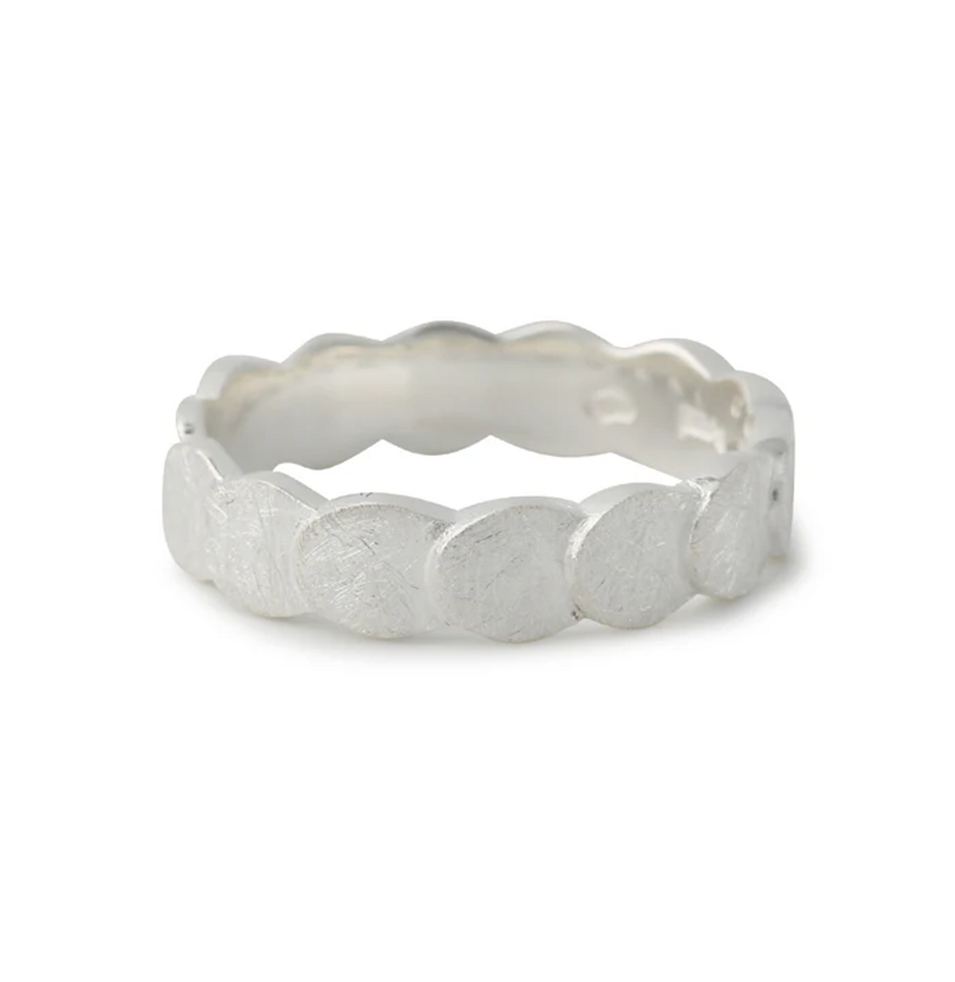 Silberring Kaskade small mit fließenden, kreisrunden Plättchen, organisches Design.