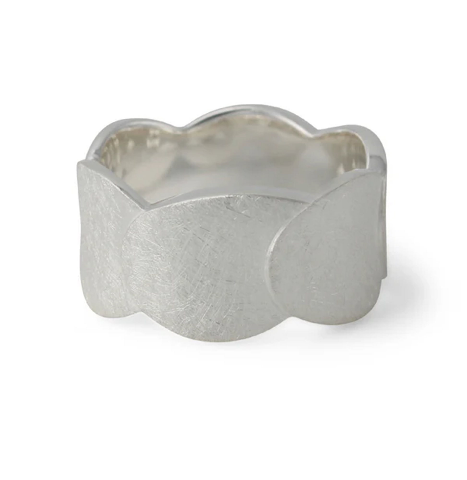 Silberring Kaskade mit fließendem, organischem Design und sanften Wellen; mattes Silberfinish.