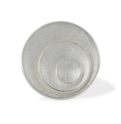 Silberring Armonia mit harmonisch abgestuften Scheibenformen und dreifach gearbeiteter Schalenstruktur – ausdrucksstarker Look.