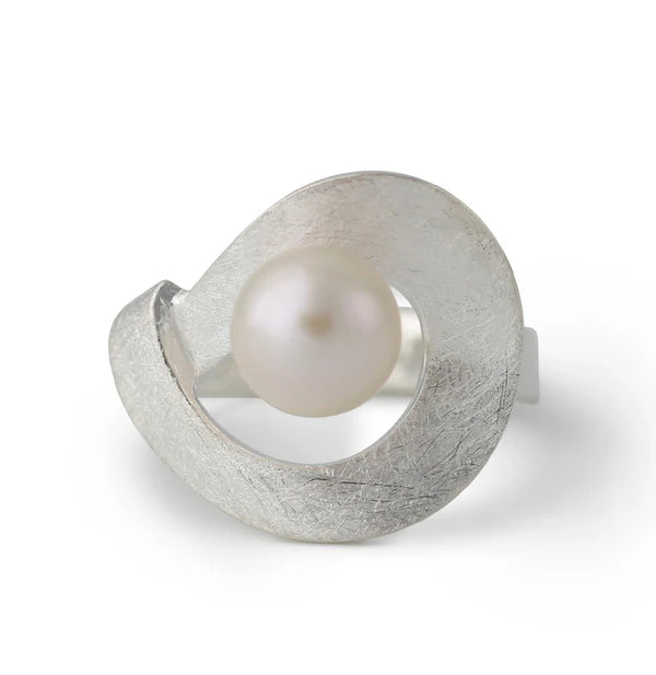Silberring mit Süßwasserperle Twist round, 7-mm-Perle im geschwungenen, handgearbeiteten Ring
