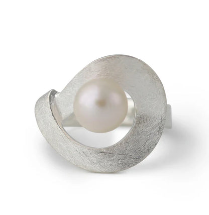 Silberring mit Süßwasserperle Twist round, 7-mm-Perle im geschwungenen, handgearbeiteten Ring