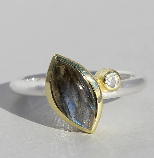 Silberring vergoldet mit Labradorit und Bergkristall - Perla d'Oro