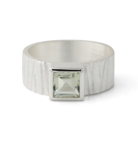 Silberring mit quadratischem Prasiolith (6x6 mm) und vertikal geriffelter Bandfassung