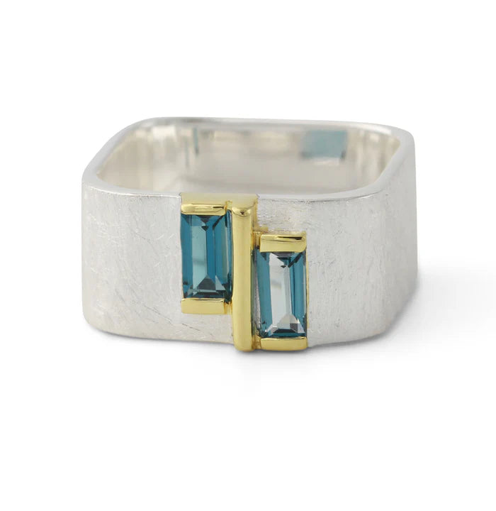 Silberring mit London Blue Topasen im Baguette-Schliff, strukturiertes 925-Sterlingsilber, 18ct vergoldet