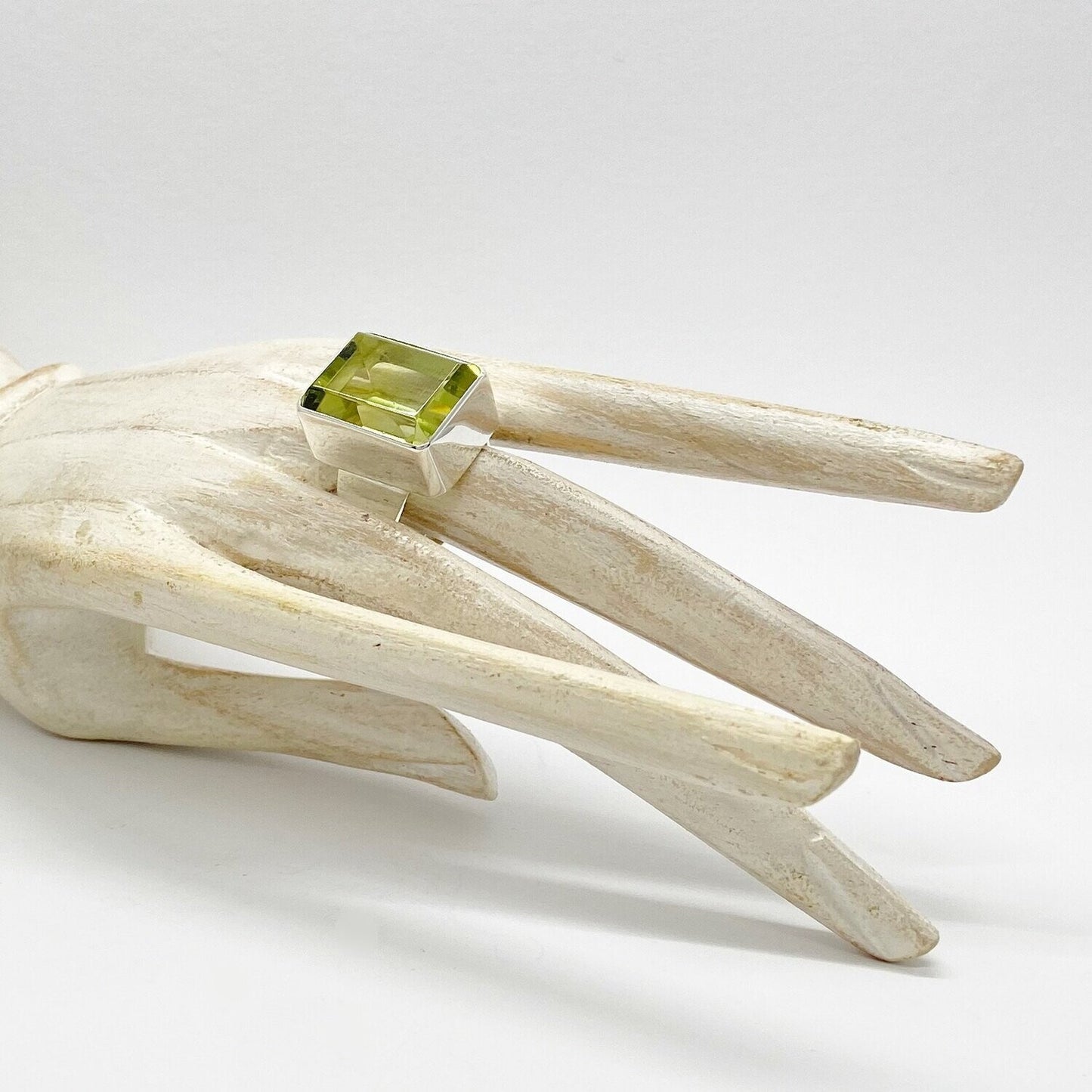 Ring Obsidian lichtgrün rechteckig 1,5 x 2 cm aus 925er Sterling Silber mit grünem facettiertem Obsidian