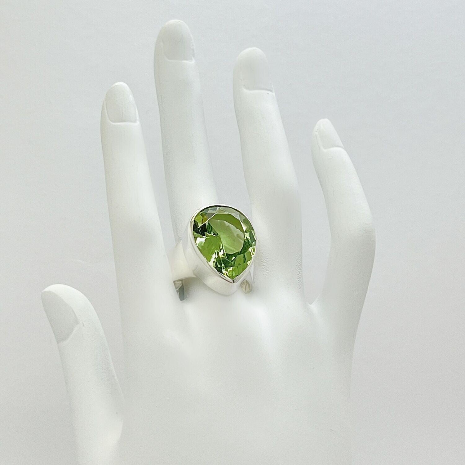 Ring Obsidian lichtgrün tropfen, 1,5 x 2 cm, 925er Sterling Silber, facettiert grüner Stein