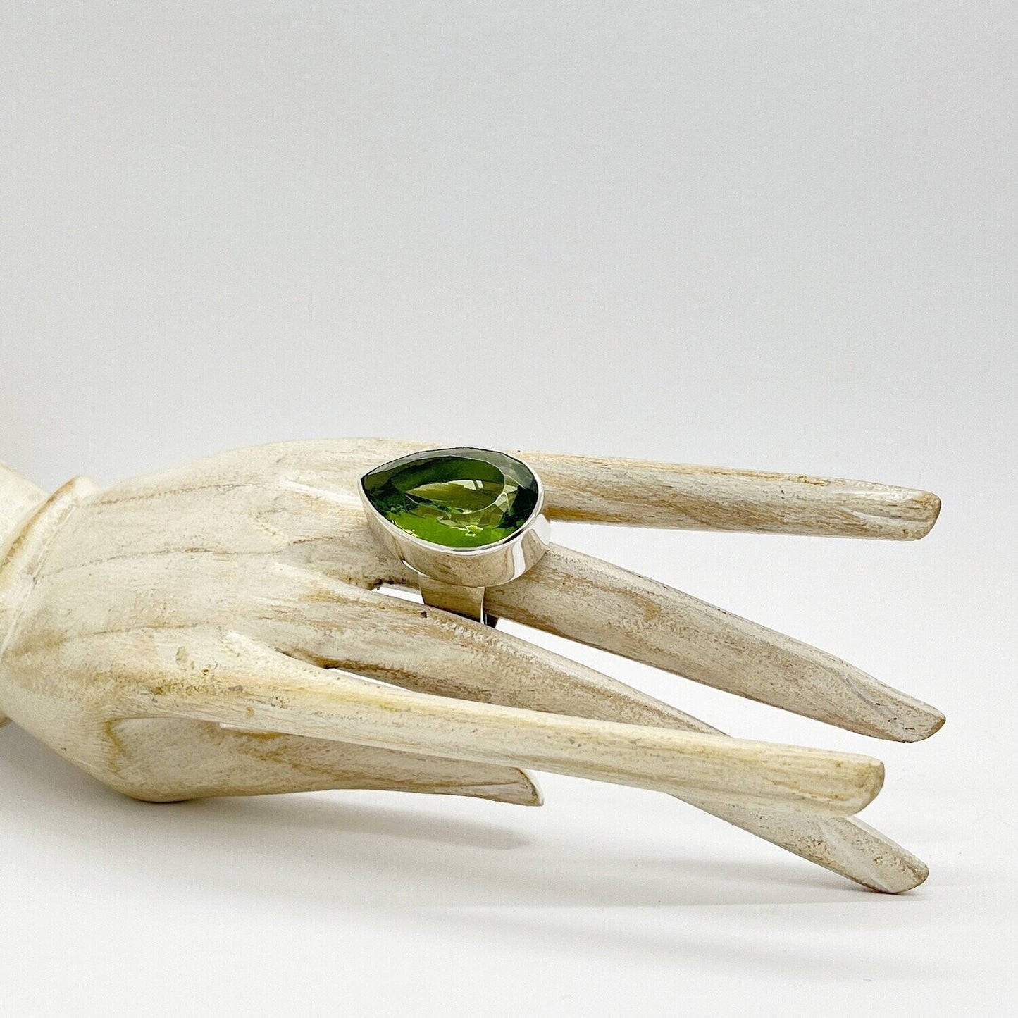 Ring Obsidian lichtgrün tropfen – 2 x 3 cm, Sterling Silber, facettierter grüner Obsidian