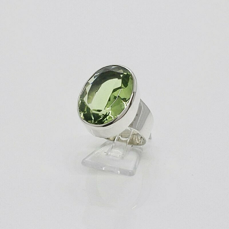 Ring Obsidian oval lichtgrün - 1,5 x 2 cm, silberne Fassung