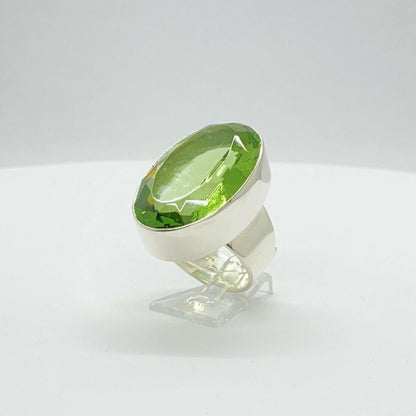 Ovaler Obsidian hellgrün, Ring aus massivem 925er Silber, 2 × 3 cm