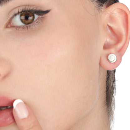 Muschel-Ohrstecker aus 925er Silber mit Shiva Eye Muschel, handgefertigt in Deutschland