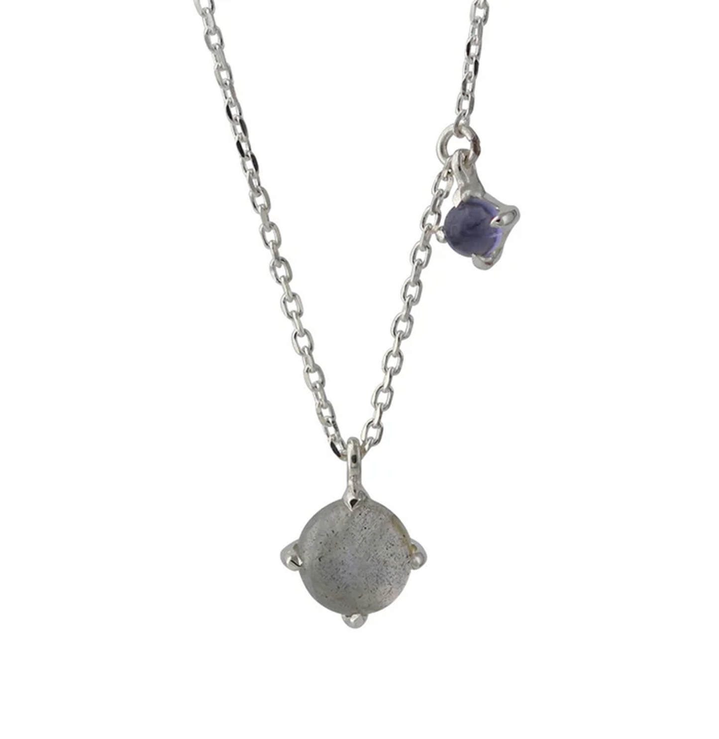 Silbercollier mit Labradorit- und Iolith-Anhänger; runder Labradorit mit changierenden Reflexen.
