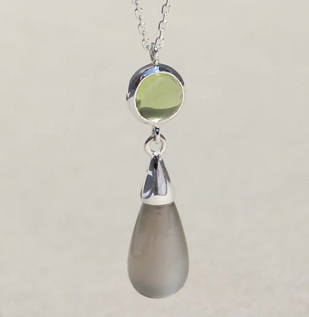 Silbercollier mit rundem Peridot und grauem Mondstein-Tropfenanhänger