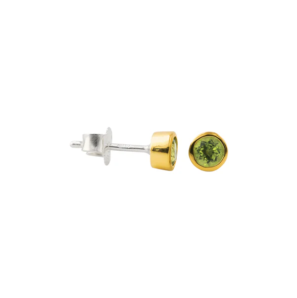 Ohrstecker Silber 925 mit grünem Peridot, 18k vergoldet; goldene Fassung, Stift und Rückverschluss sichtbar