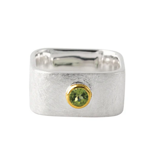 Silberring 925 mit grünem Peridot, 18k vergoldete Fassung, handgefertigt in Deutschland