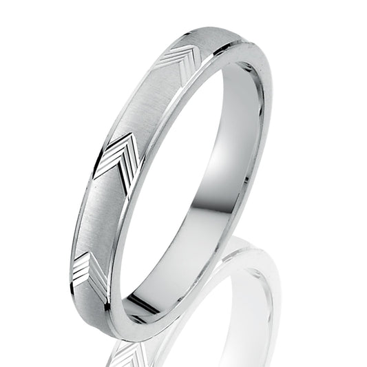 Silberring Equa aus 925er Silber, minimalistischer Unisex-Ring mit diagonalen Gravuren und abgerundeter Form.