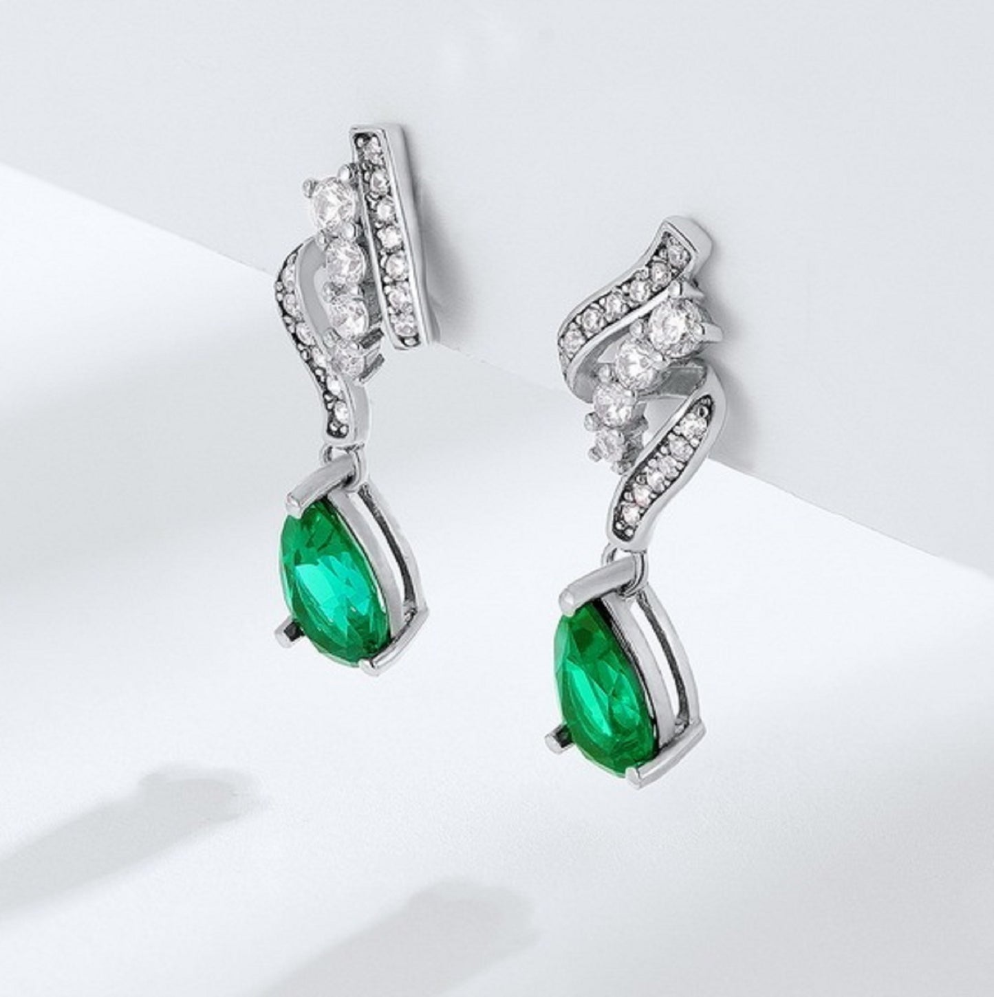 Smaragd-Ohrstecker aus 925er Silber - Perla d'Oro