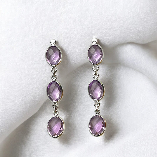 Amethyst Whisper Ohrringe aus 925 Sterling Silber, drei facettierte Amethyst-Steine pro Ohrring