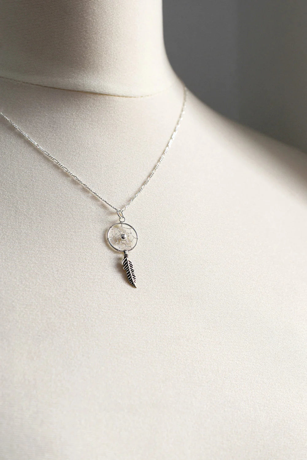 Silberkette mit Traumfänger-Anhänger von MadamLili – 925 Sterling Silber, Federanhänger.