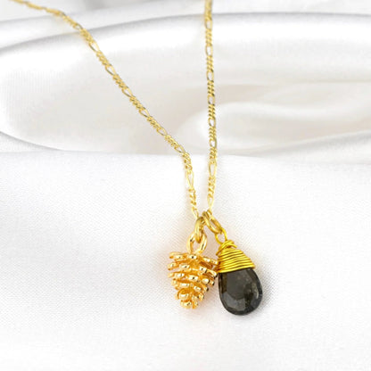 Vergoldete Silberkette mit Moldavit Tropfen – MadamLili