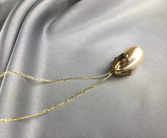 Silberkette mit Tropfenperle und Ornament-Perlenkappe – MadamLili Vintage-Tropfenperle aus den 70ern